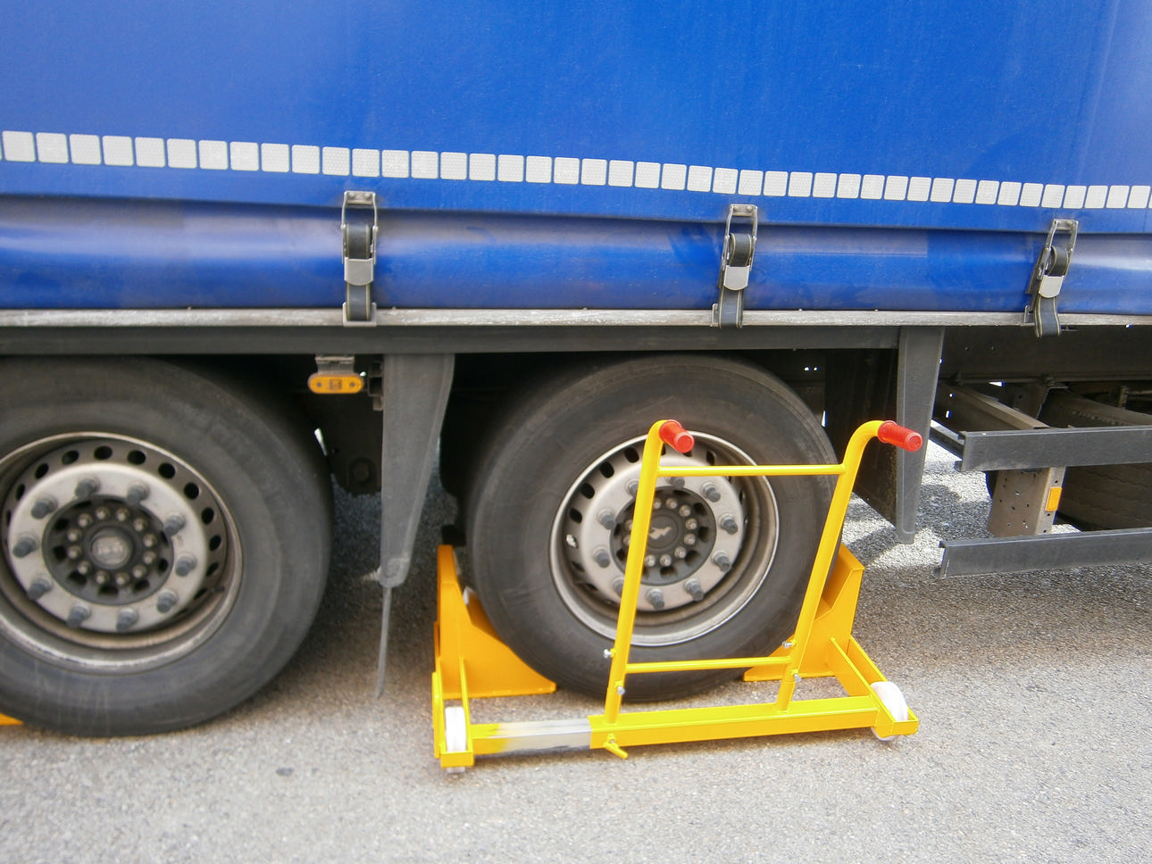 Coins pour roues de camions